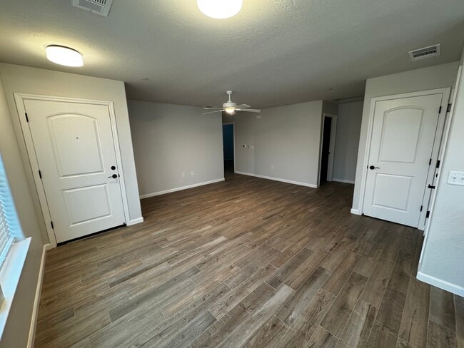 Building Photo - 2426 Oakmont Cir