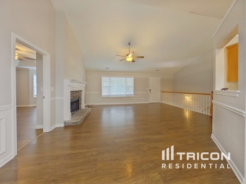 Building Photo - 119 Creekwood Dr
