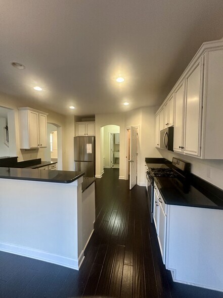 Building Photo - 402 Valley Spring Dr