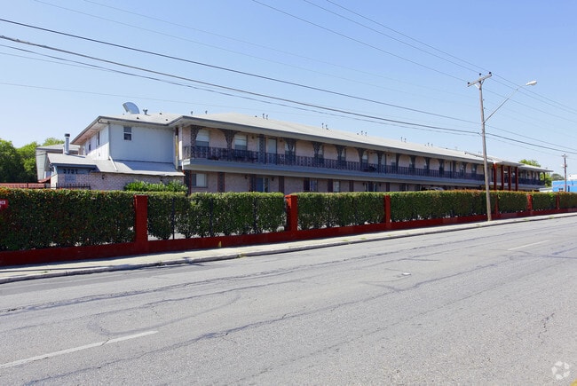 Exterior Photo - Chateau Orleans