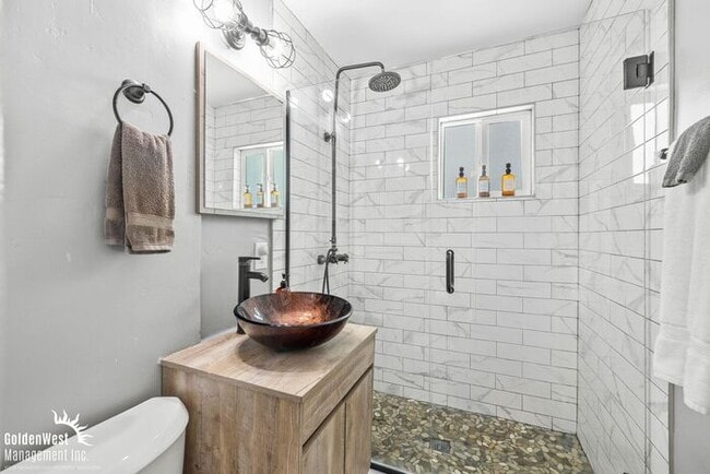 Building Photo - Modern 2Bdm 1Ba Downstairs Unit in North Park!