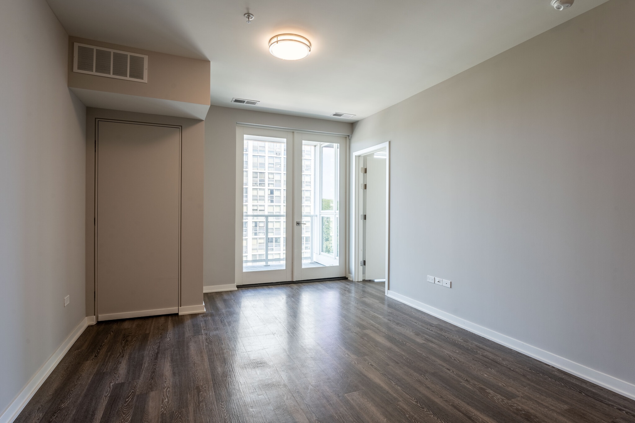 Building Photo - 301 W North Ave