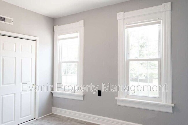 Building Photo - 305 Wyoming St
