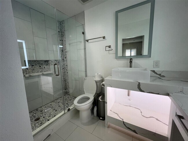 Building Photo - 840 Threadneedle St