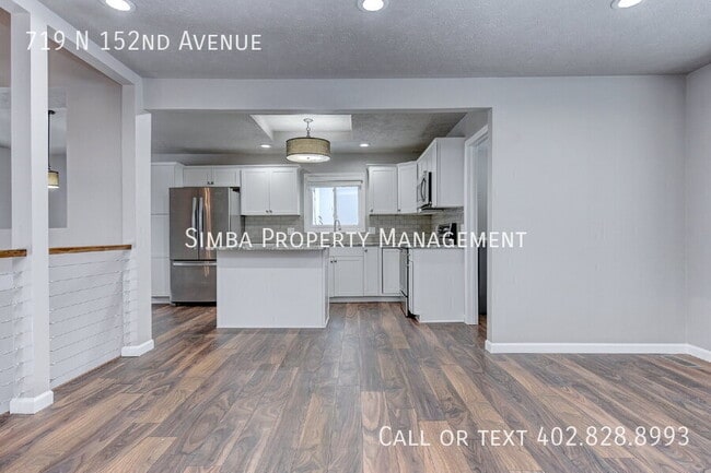 Building Photo - 719 N 152nd Ave