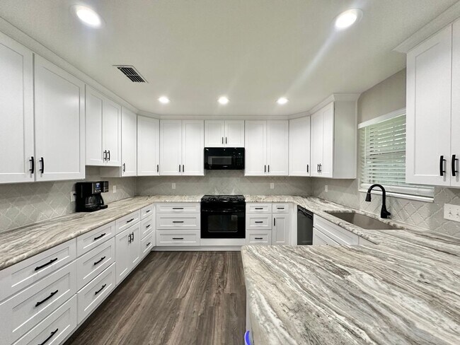 Building Photo - Updated 3-Bedroom 2.5 Bath Retreat in Whit...
