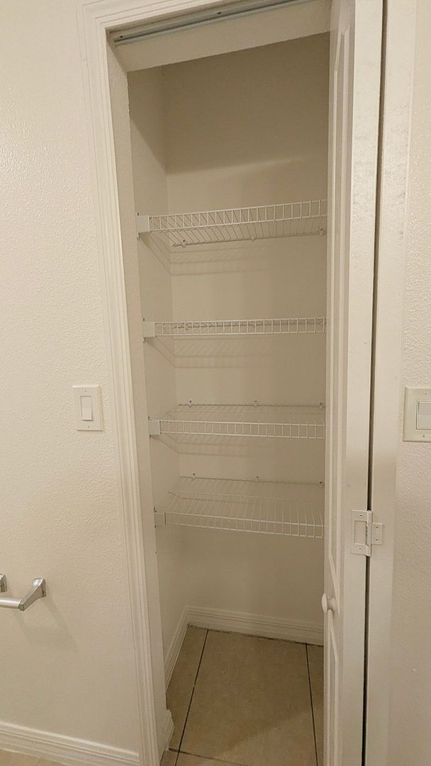 Building Photo - BEAUTIFUL 3-BEDROOM, 3-BATHROOM LUXURY TOW...