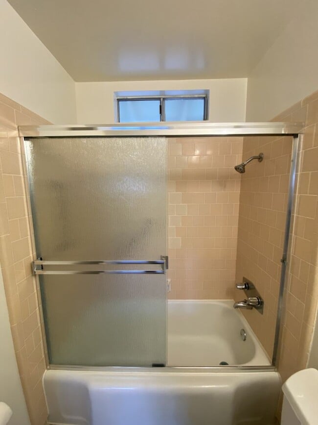 Building Photo - 635 Gibson Ave