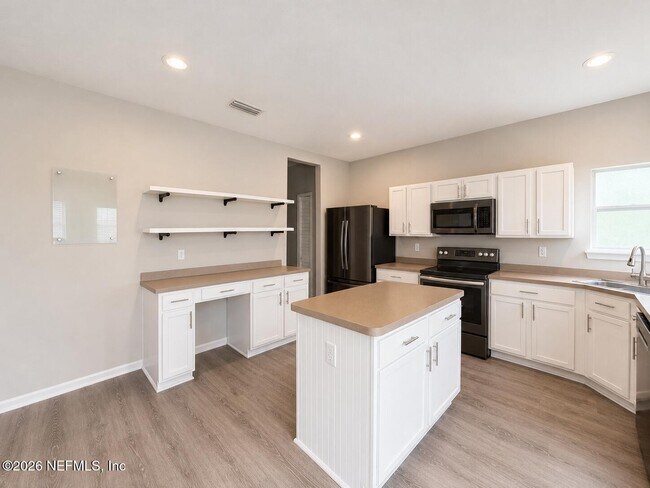 Building Photo - 647 Sunny Stroll Dr