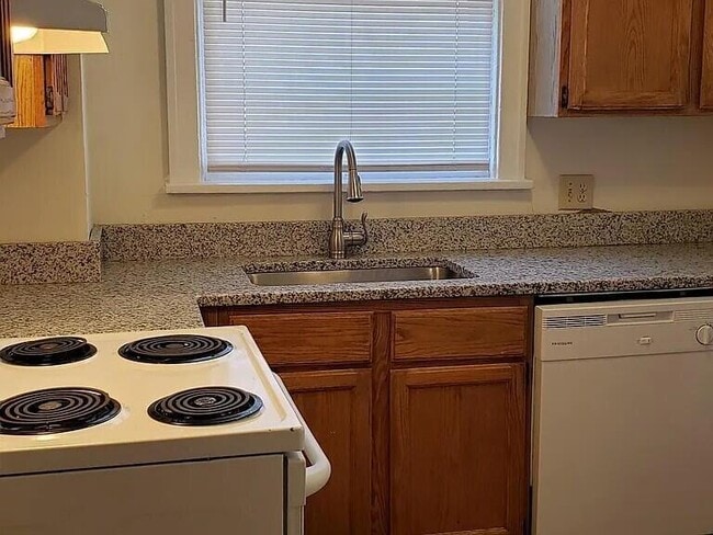 Building Photo - 2679 Indianola Ave