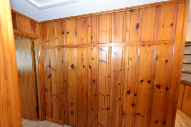 Building Photo - 1005 Hawthorn Ave