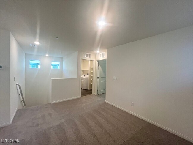 Building Photo - 510 Golden Cardinal Ave