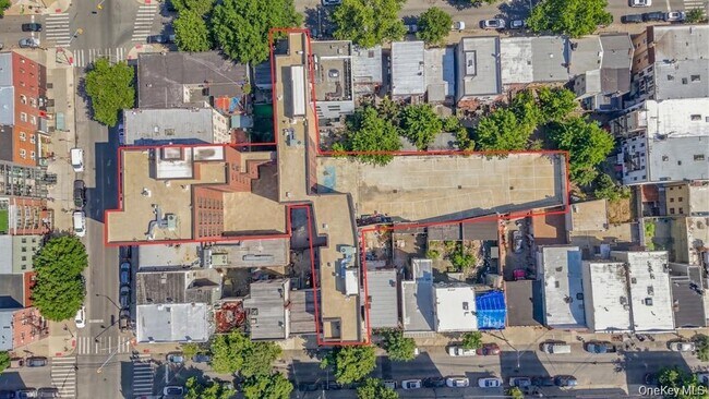 Building Photo - 444 Graham Ave