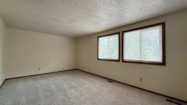 Building Photo - Move in Ready home on Piros