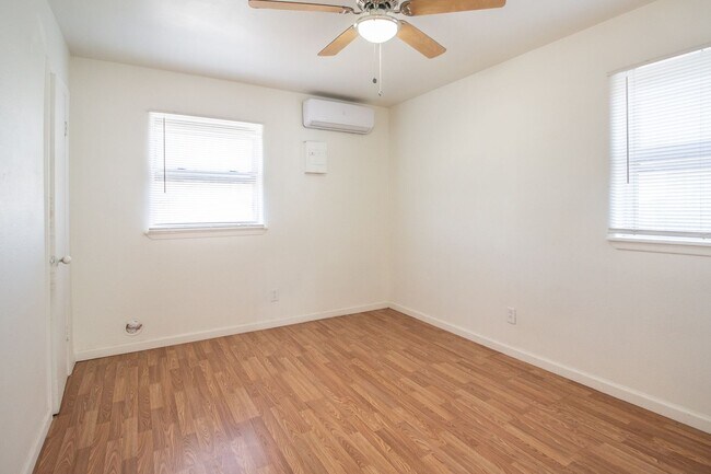 Building Photo - Great 3 Bedroom 1 Bathroom House for $995/month!