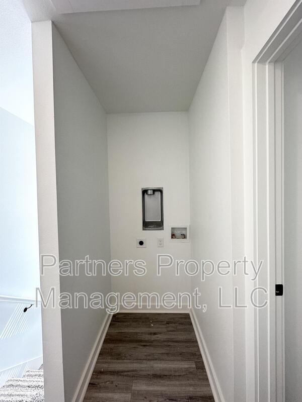 Building Photo - 1070 Boardwalk Ave