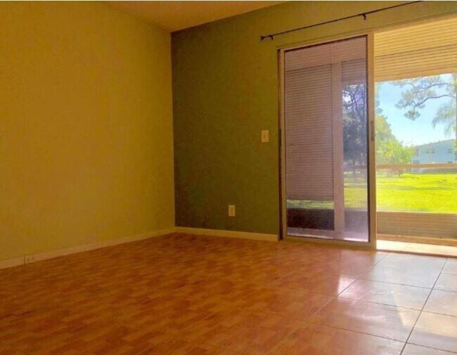 Building Photo - 91 Ventnor E