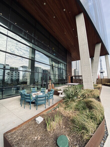 Outdoor Space - 70 Rainey St