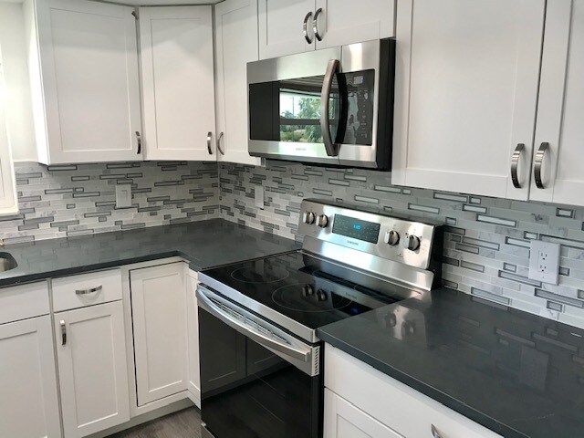 Building Photo - 200 Valley Stream Dr