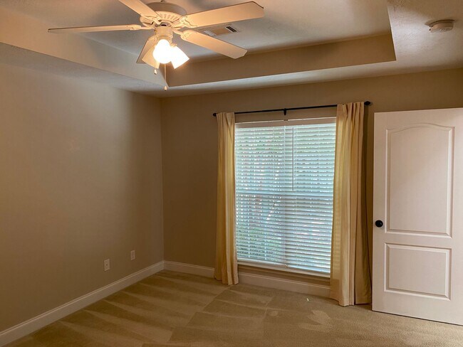 Building Photo - 817 Bryans Circle