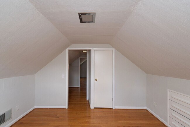 Building Photo - 3627 Edgebrook Dr