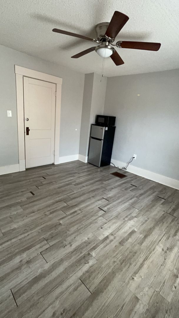 Building Photo - 110 W Lindburg St