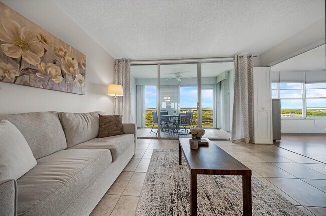 Building Photo - 575 Oaks Ln