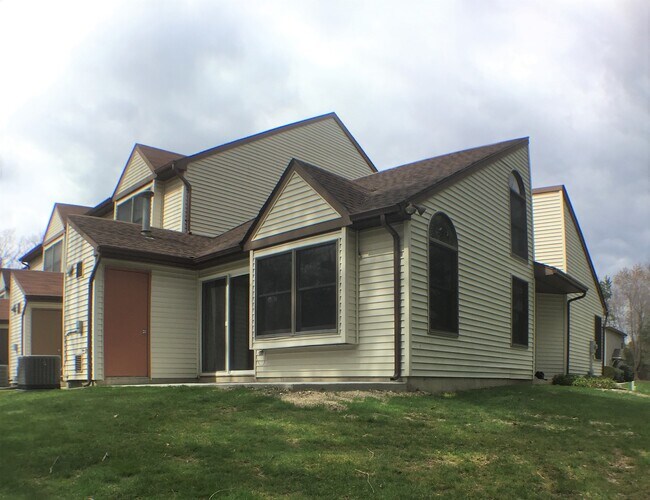 Building Photo - 17 Westchester Dr