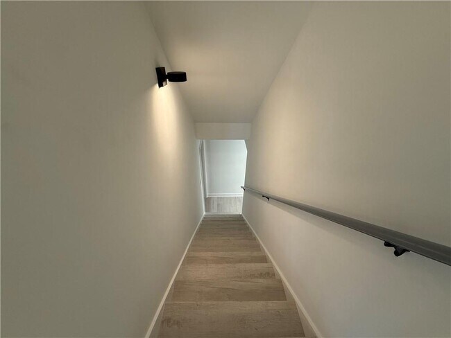 Building Photo - 3663 Heatherwood Dr NE
