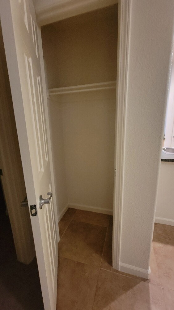 Building Photo - Charming 1-Bedroom Retreat in Roseville - ...