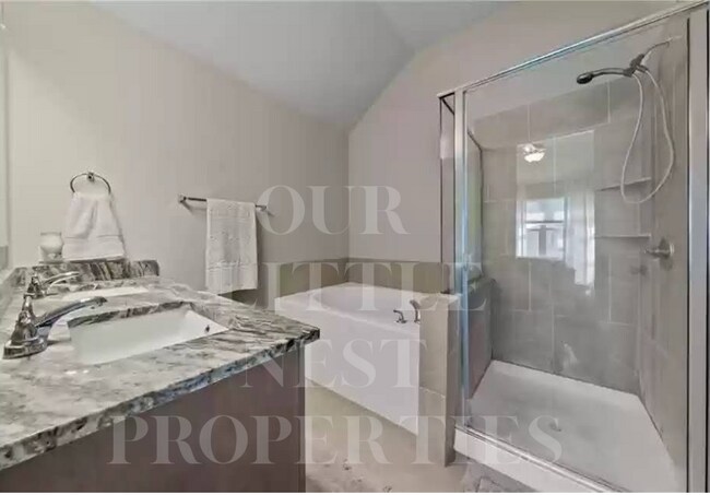 Building Photo - 10712 Fallbrook Rd