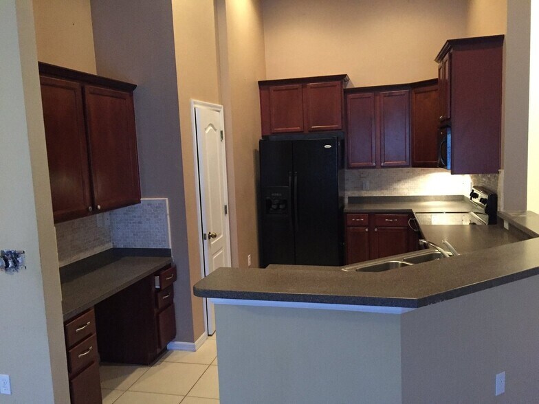 Building Photo - 5723 Kinglethill Dr