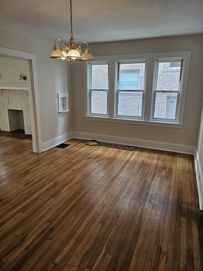 Building Photo - 725 Wisteria Ave