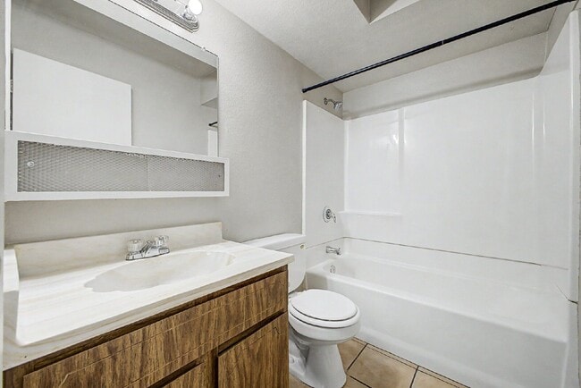 Building Photo - 2521 N 49th Ave