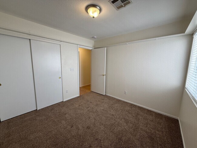 Building Photo - NEW Paint + NEW Carpet + NEW blinds + NEW ...
