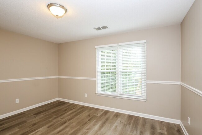 Building Photo - 10550 Windsor Park Dr