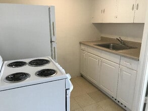 Building Photo - To register for the showing time below, note the 4 digit code: 4068 and click "APPLY NOW."(mobile...