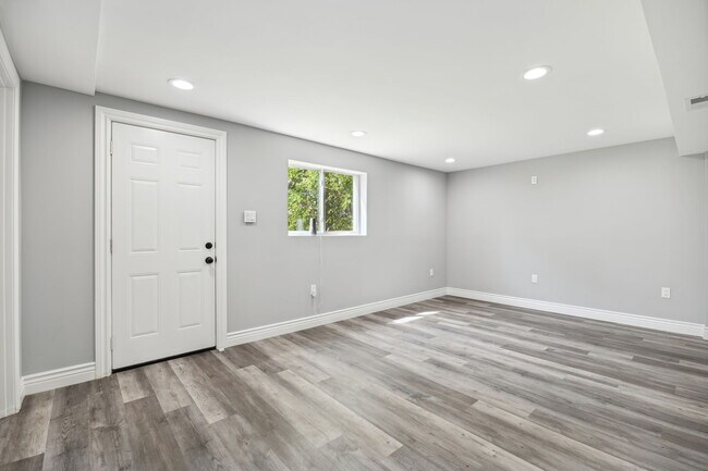 Building Photo - 4641 E 13th Pl