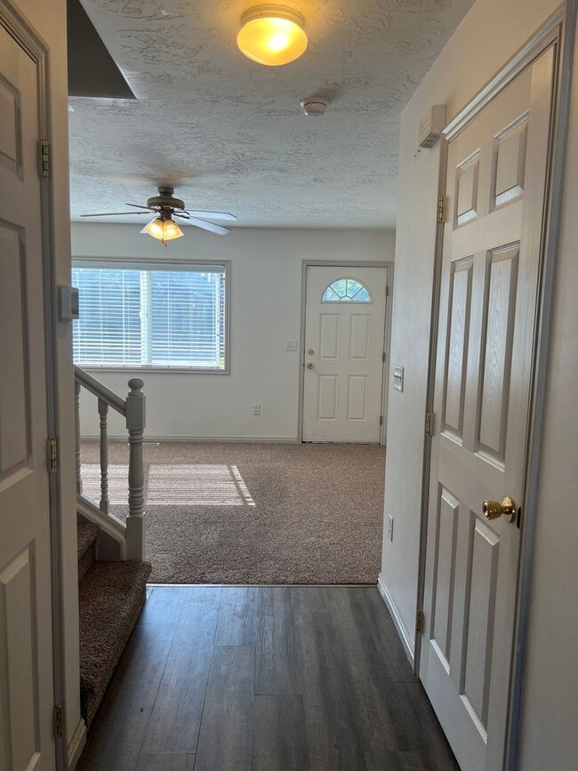 Building Photo - 2 bed 1.5 bath unit in the Meadows
