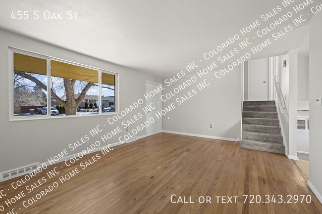 Building Photo - 455 S Oak St