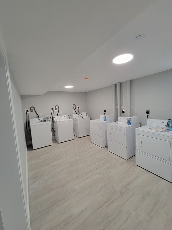 Building Photo - 946 Warren Ave