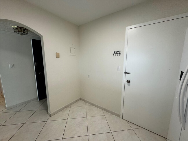 Building Photo - 3015 N Ocean Blvd