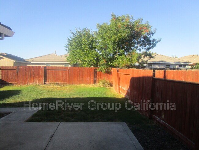 Building Photo - 1825 Acari Ave
