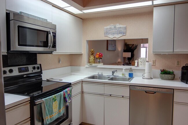 Building Photo - 508 Sea Oats Dr
