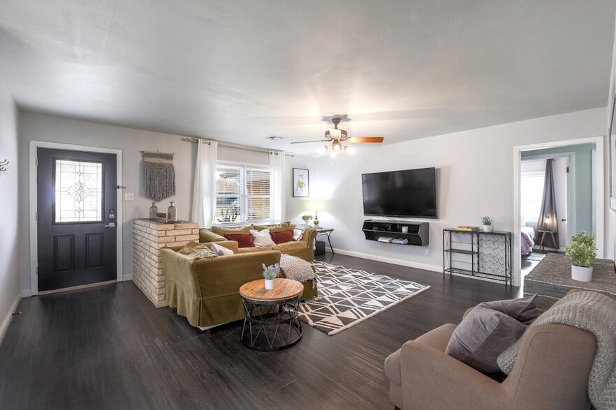 Building Photo - 6004 Libyan Dr