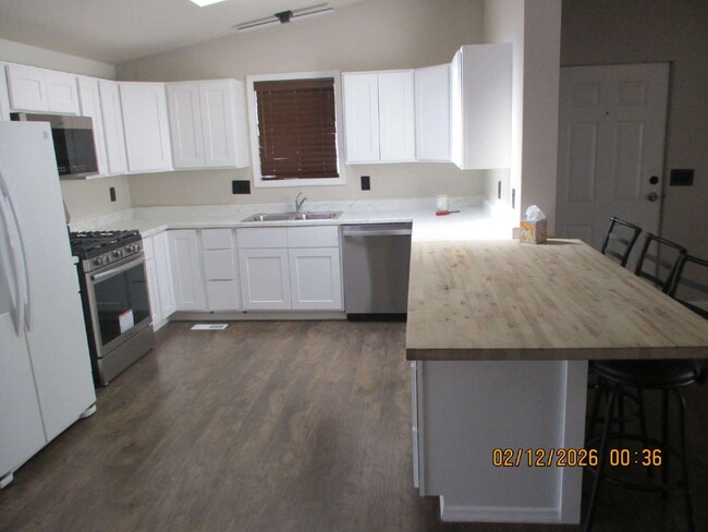 Building Photo - 3001 W Young