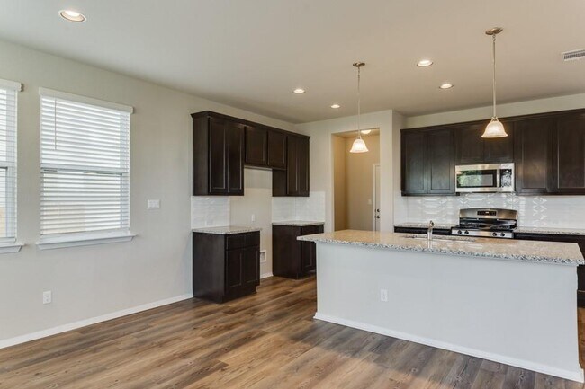 Building Photo - 412 Delta Crst