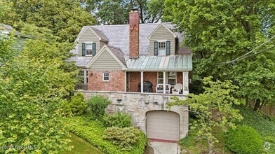 Building Photo - 73 Oakwood St