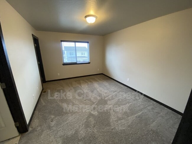 Building Photo - 12397 N Cavanaugh Dr