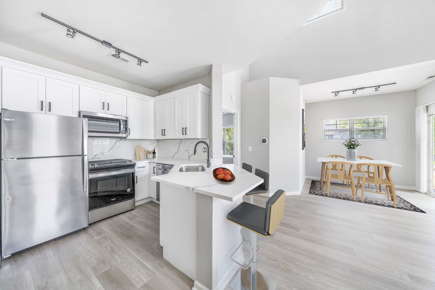 B6 Premium Loft - Grand Reserve of Naperville